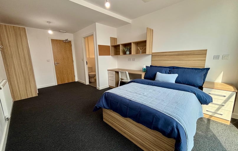 Wellingborough Road, Abington, Northampton - Image 1