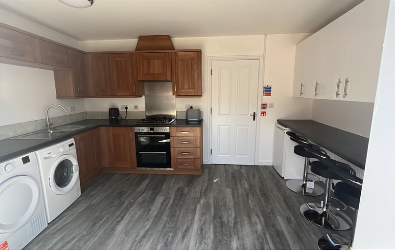 Longhorn Avenue, Kingsholm, Gloucester - Image 1