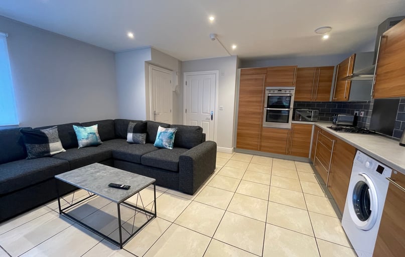 Longhorn Avenue, Kingsholm, Gloucester - Image 1