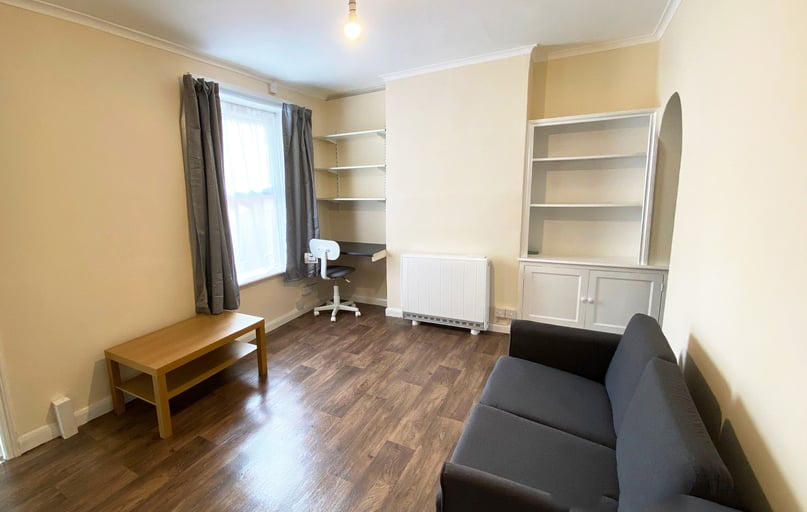 Portswood Road, Portswood, Southampton - Image 1