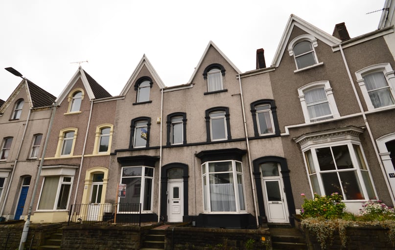 Bryn Y Mor Crescent, Brynmill, Swansea - Image 1