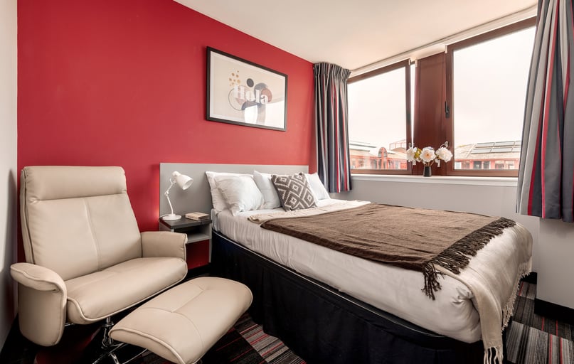 Castle Park, Girton, Cambridge - Image 1