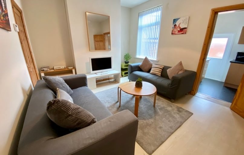 Cromwell rd, Near university, Salford - Image 1