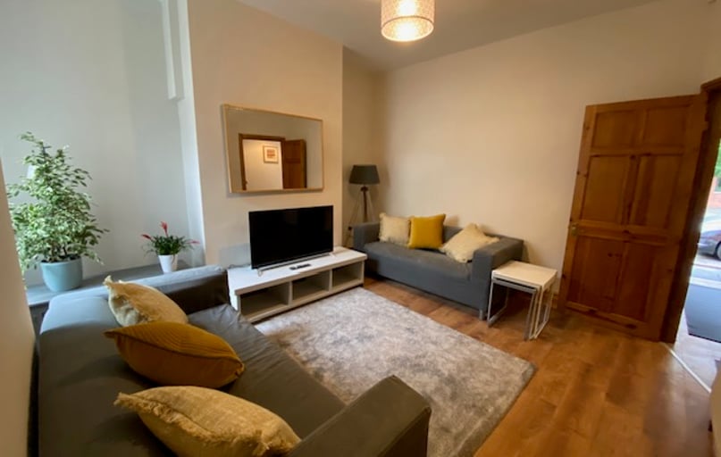 Mildred, Near university, Salford - Image 1