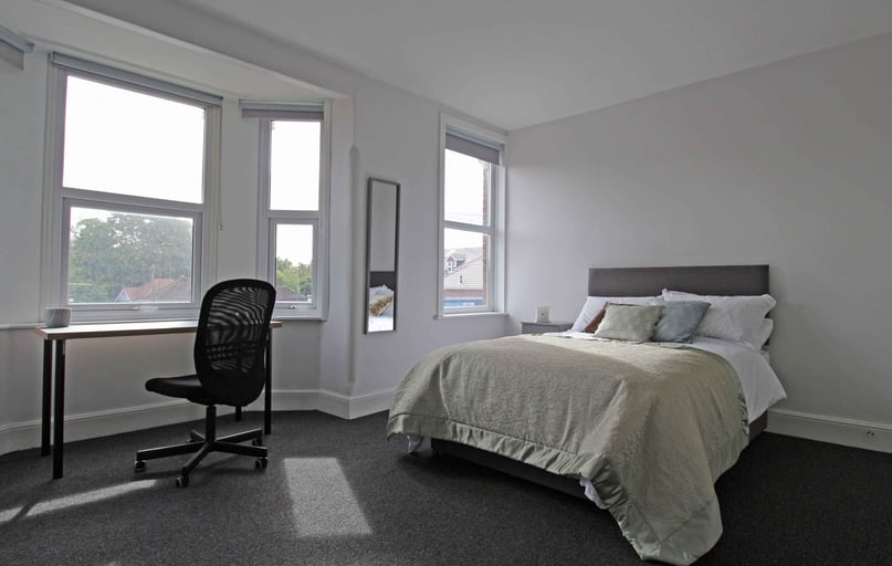 High Road, Swaythling, Southampton - Image 1