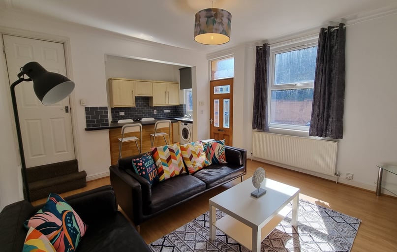 Salisbury Grove, Armley, Leeds - Image 1