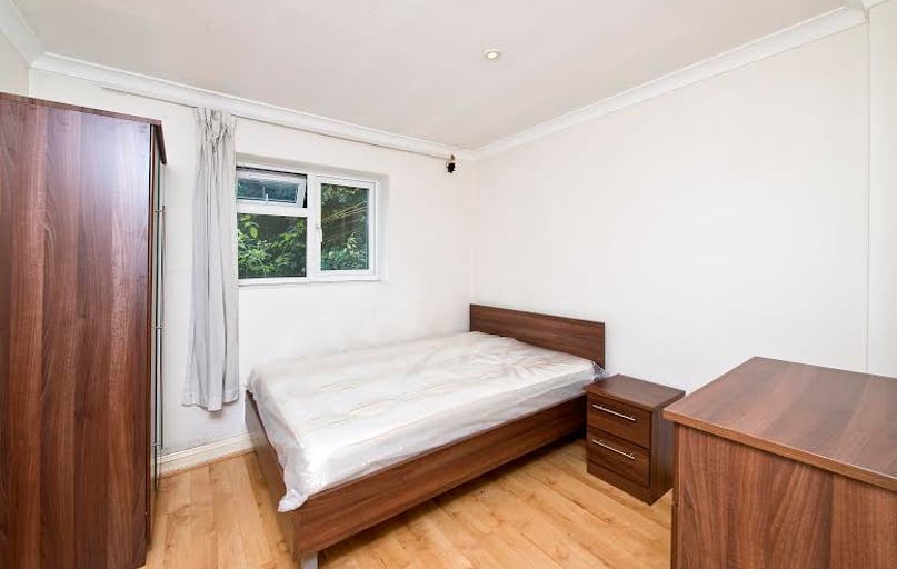 Frithville Gardens, Shepherds Bush, London - Image 1