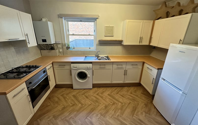 St. Georges Square, University of Portsmouth, Portsmouth - Image 1