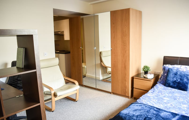 353 North Road West, Central, Plymouth - Image 1