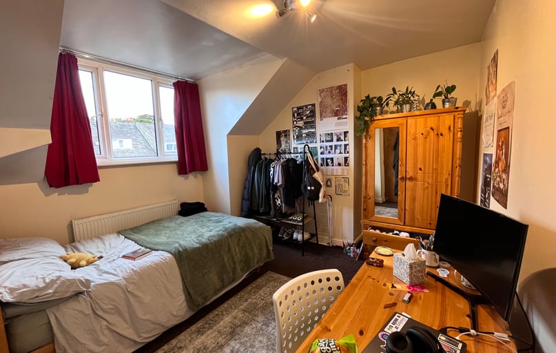 Royal Park Avenue, Hyde Park, Leeds - Image 1