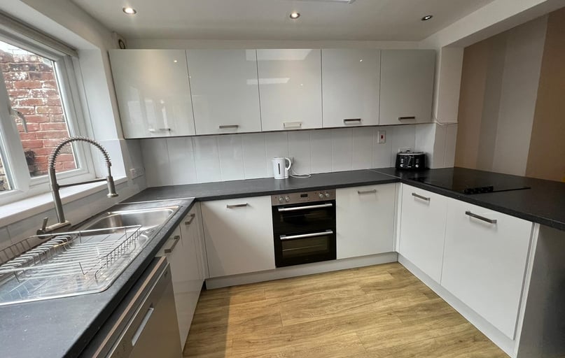 Cambridge Terrace, St james, Exeter - Image 1