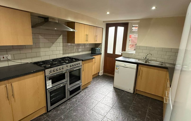 Brudenell rd, Hyde park, Leeds - Image 1