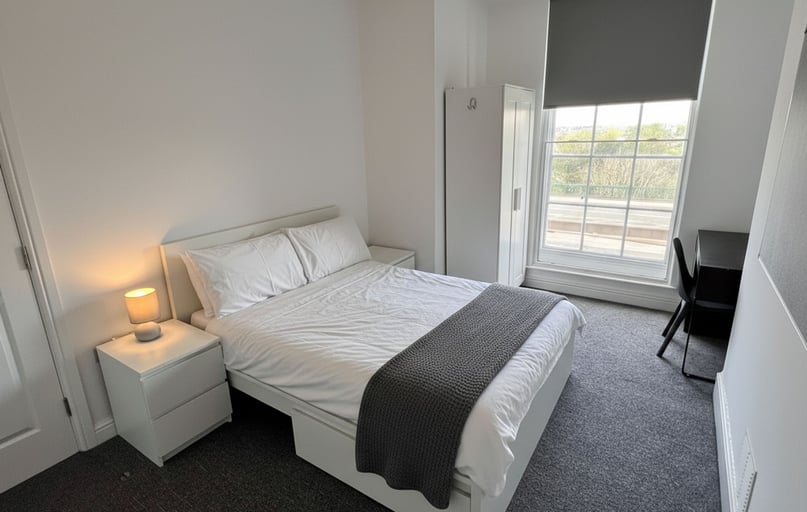 32 Crescent, Castlefield, Salford - Image 1