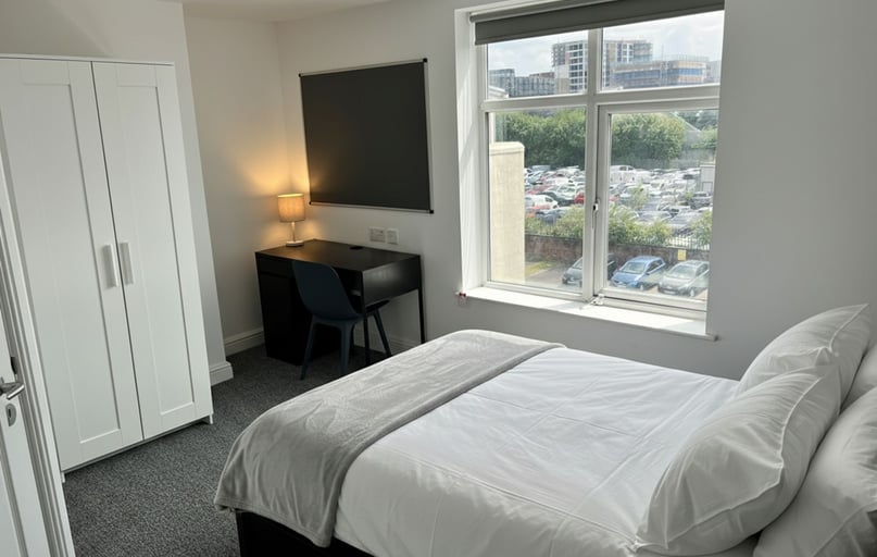 32 Crescent, Castlefield, Salford - Image 1