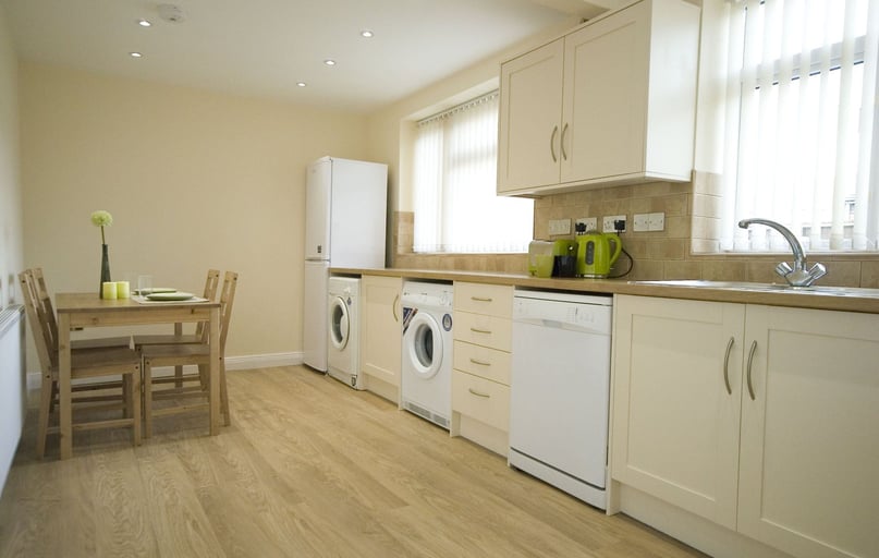 Salisbury Street, Beeston, Nottingham - Image 1