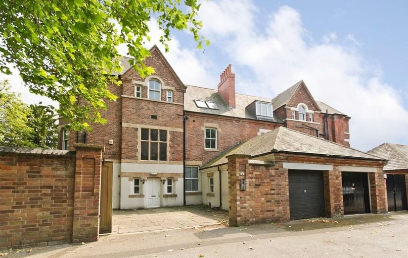 3 Clumber Crescent South, Lenton, Nottingham - Image 1