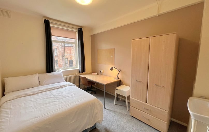 Manchester, Whalley Range - Image 1