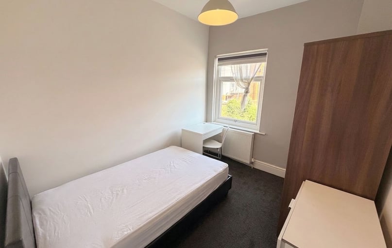 5 Calvert Street, Weaste, Salford - Image 1