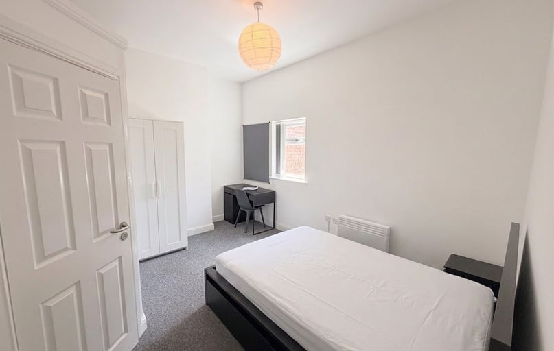 32 Crescent, Castlefield, Salford - Image 1