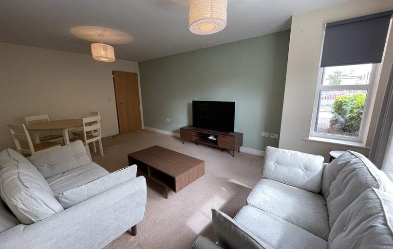 81 Riverside Drive, City Centre, Lincoln - Image 1