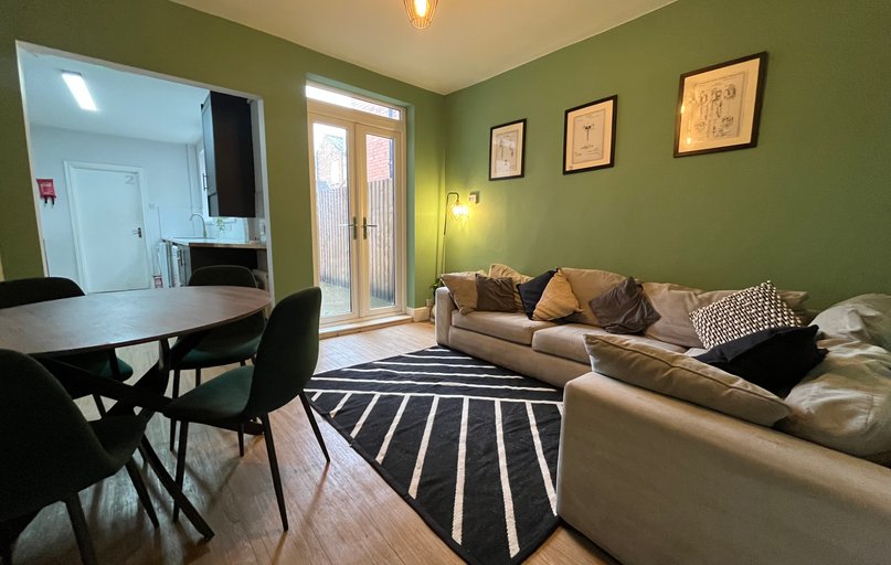 104 Portland Street, City Centre, Lincoln - Image 1