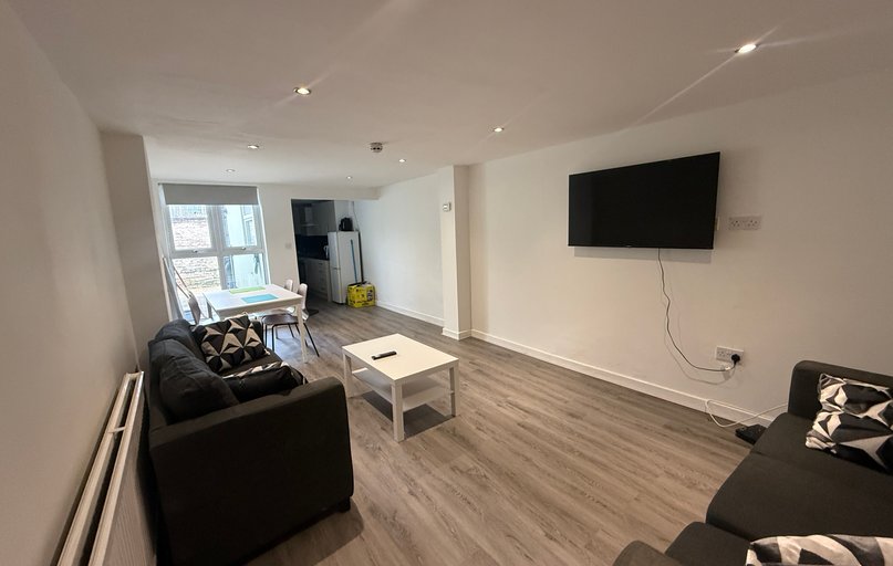 11 Frederick Grove, Lenton, Nottingham - Image 1