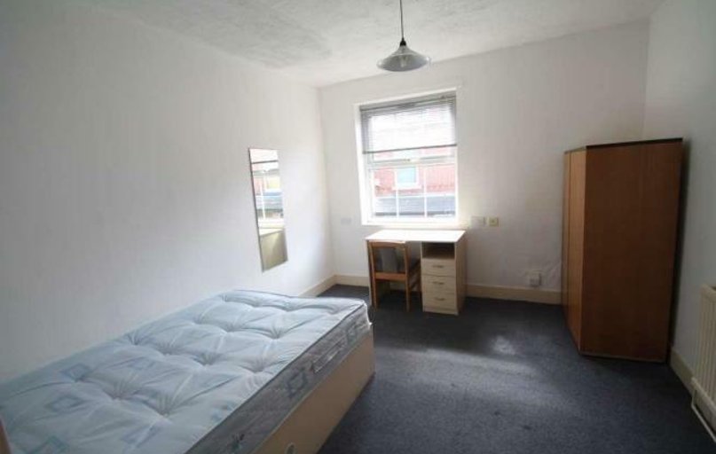 11 Frederick Grove, Lenton, Nottingham - Image 1