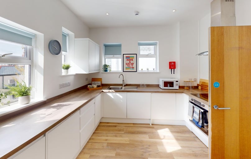 Bar Road, City Centre, Falmouth - Image 1