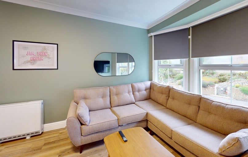 Avenue Road, City Centre, Falmouth - Image 1