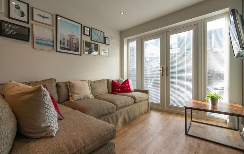 Rhymney Street, Plasnewydd, Cardiff - Image 1