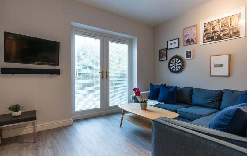 Moy Road, Plasnewydd, Cardiff - Image 1