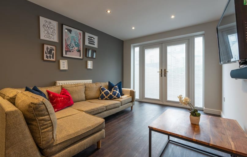 Donald Street, Plasnewydd, Cardiff - Image 1