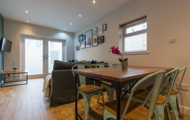 Llantwit Street, Plasnewydd, Cardiff - Image 1