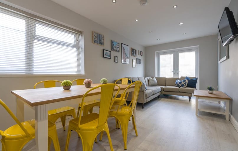 Coburn Street, Plasnewydd, Cardiff - Image 1