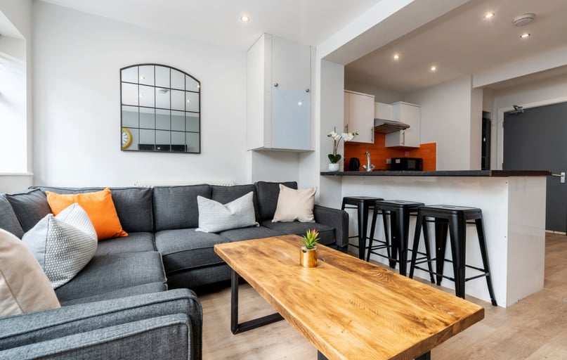 8 Holcombe Road, Fallowfield, Manchester - Image 1