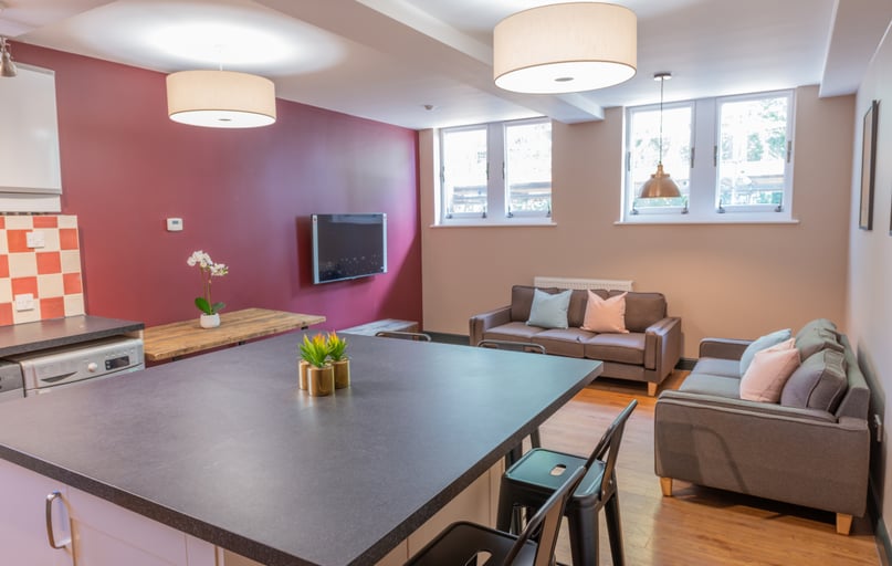 Flat E Bishop Blackall School, St James, Exeter - Image 1