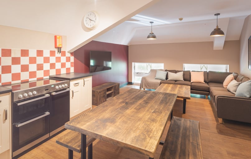 Flat H Bishop Blackall School, St James, Exeter - Image 1