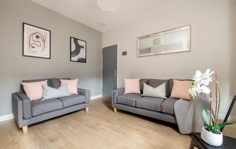 74 Kimbolton Avenue, Radford, Nottingham - Image 1