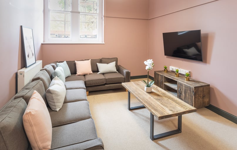Flat B Bishop Blackall School, St James, Exeter - Image 1