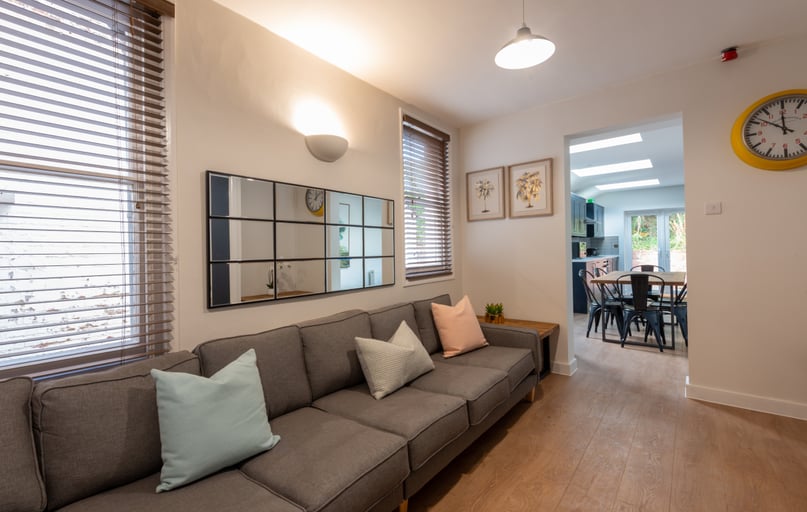 18 Queens Crescent, St Sidwells, Exeter - Image 1