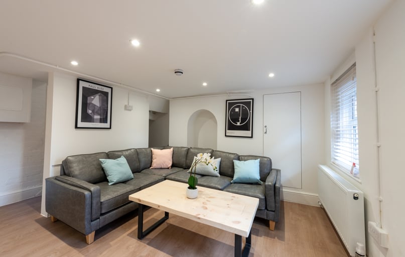 21 Well Street, St Sidwells, Exeter - Image 1