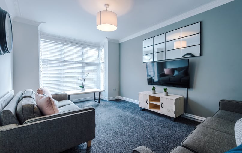 64 Richmond Mount, Hyde Park, Leeds - Image 1