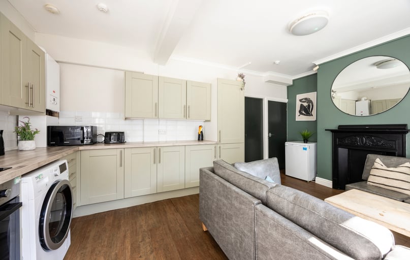 25 Elmsthorpe Avenue, Lenton, Nottingham - Image 1