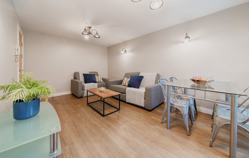 Flat 12, Lowry House, Fallowfield, Manchester - Image 1