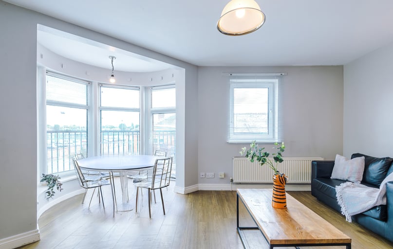 Flat 13, Lowry House, Fallowfield, Manchester - Image 1