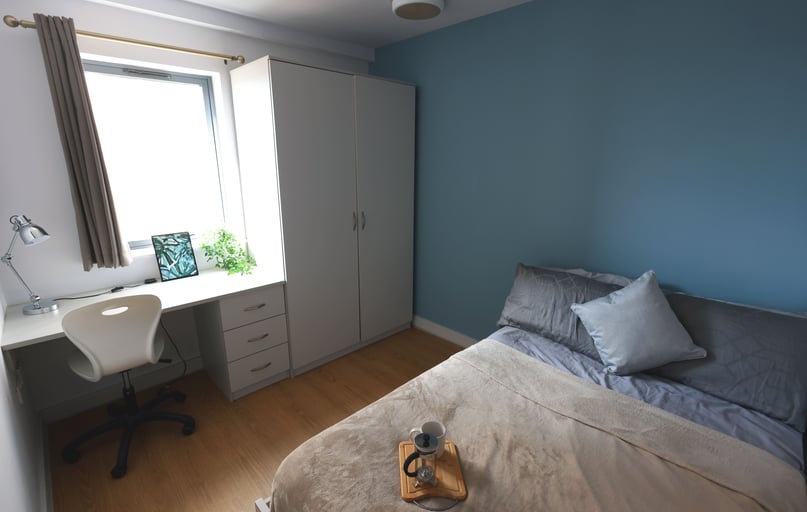 En-Suite Room, Queensland Place, Chattham Place, Near University, Liverpool - Image 1