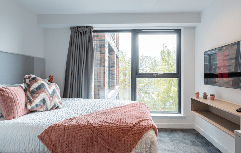 Platinum Studio River View, Glasgow West End, 31 Gilbert Street, City Centre, Glasgow - Image 1