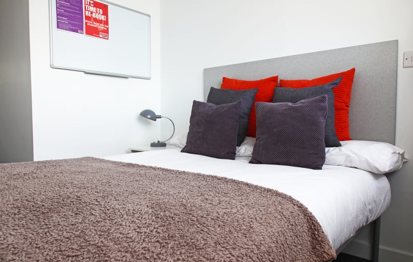 En Suite Club Refurbished, MyPad Paisley, 26 Gilmour Street, Central, Paisley - Image 1