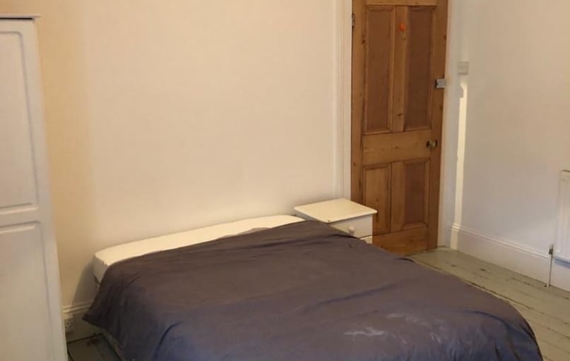 52 Greenbank Avenue (students), Plymouth - Image 1