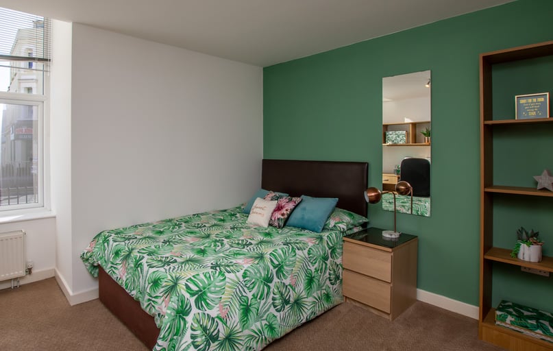 Flat B The Clubhouse (students), Plymouth - Image 1